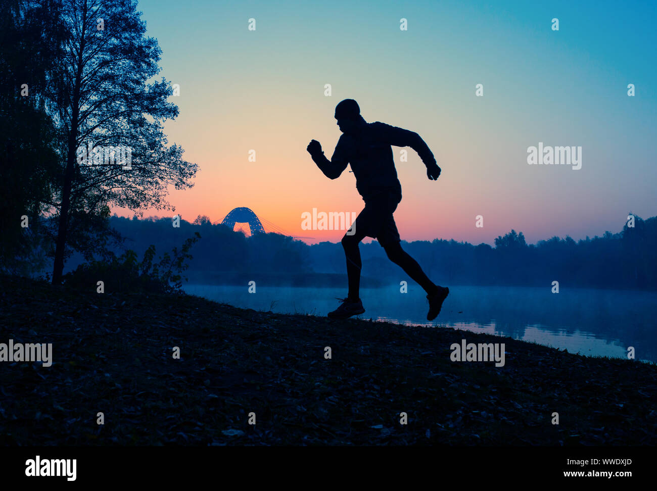 Back view athlete enjoy sunrise hi-res stock photography and images - Alamy