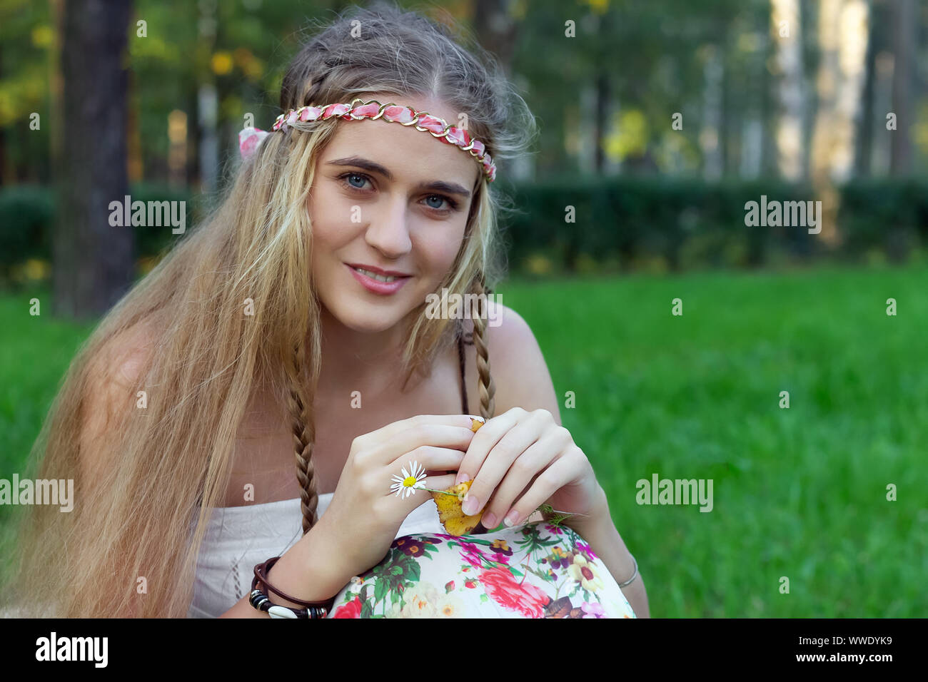 hippie girl portrait smile   emotion  vibes  attractive free Stock Photo