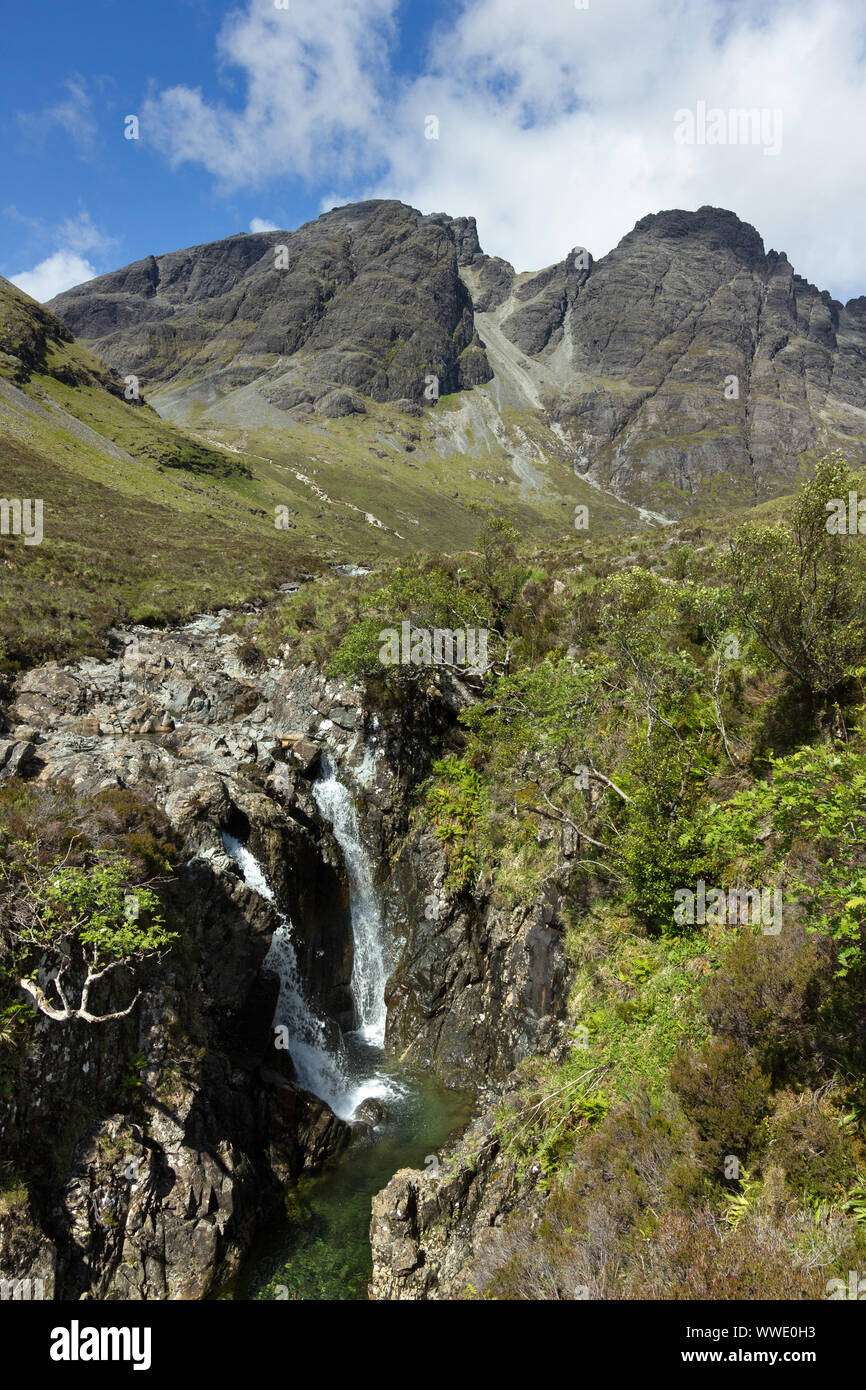 Waterfall on Allt na Dunaiche below Blaven (left) and Clach Glas (right) in the Black Cuillin mountains, Isle of Skye, Scotland, UK Stock Photo