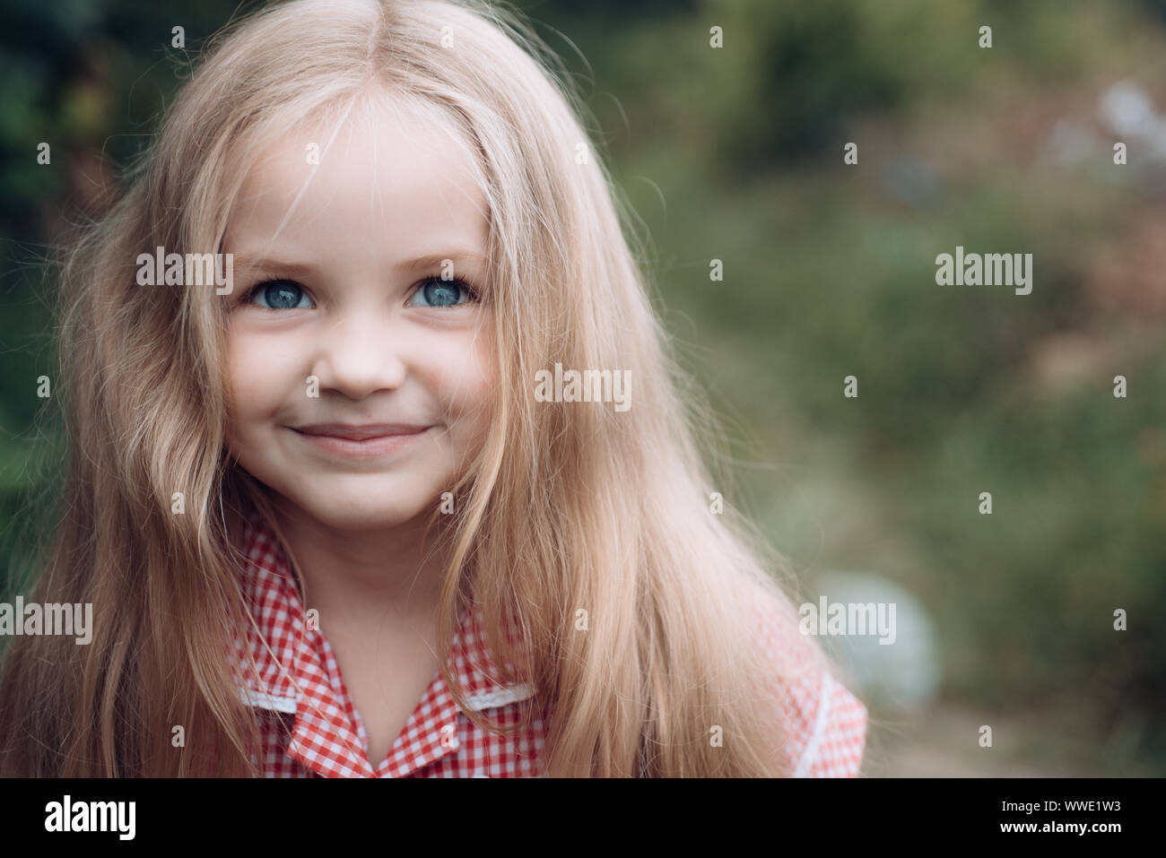 Its Easy To Make Me Happy Small Girl With Blond Hair Little Girl