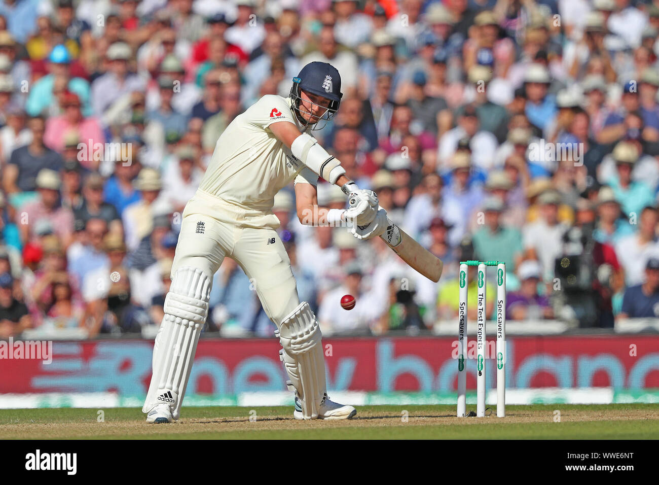 LONDON, ENGLAND. 15 SEPTEMBER 2019: Stuart Broad of England batting during day four of the 5th Specsavers Ashes Test Match, at The Kia Oval Cricket Ground, London, England. Stock Photo