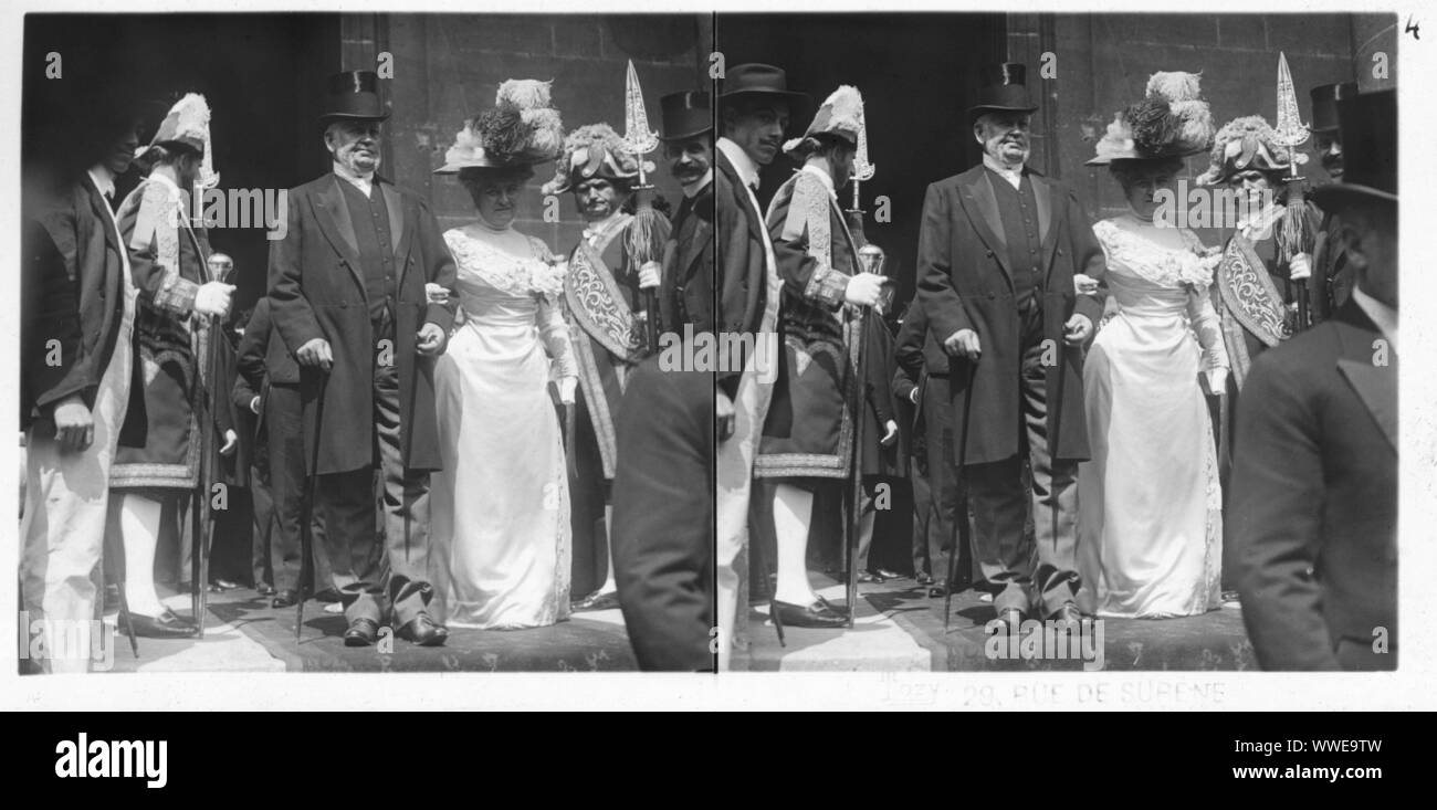 AJAXNETPHOTO. 1890-1910 (APPROX). PARIS, FRANCE. - WEDDING PARTY - 1 OF 7 STEREO ORIGINAL POSITIVE GLASS PLATE PAIRS BY PHOTOGRAPHER VAILLIANT TOZY OF 29 RUE DE SURENE, PARIS. A RECORD FOR THE PHOTOGRAPHER AND THIS SUBJECT IS CONTAINED IN THE OWHSRL PHOTOGRAPHERS OF THE WORLD (NON USA) PUBL. 1994, UPDATED 2003.KEYWORD SEARCH; TOZY.   PHOTOGRAPHER:TOZY © DIGITAL IMAGE COPYRIGHT AJAX VINTAGE PICTURE LIBRARY SOURCE: AJAX VINTAGE PICTURE LIBRARY COLLECTION REF:STEREO 1900 05 Stock Photo