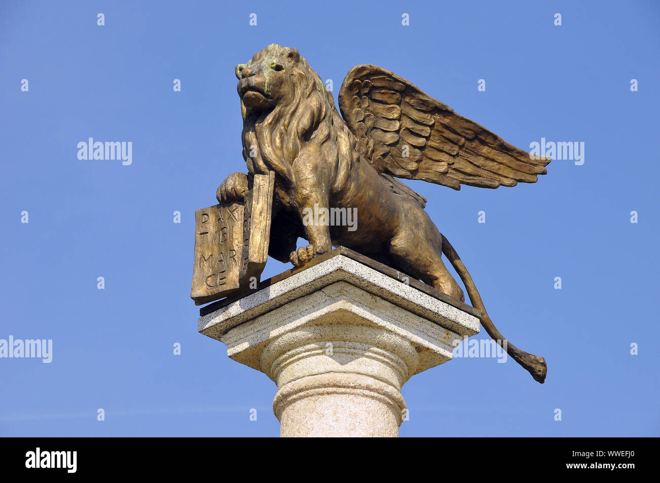 Winged lion statue hires stock photography and images Alamy