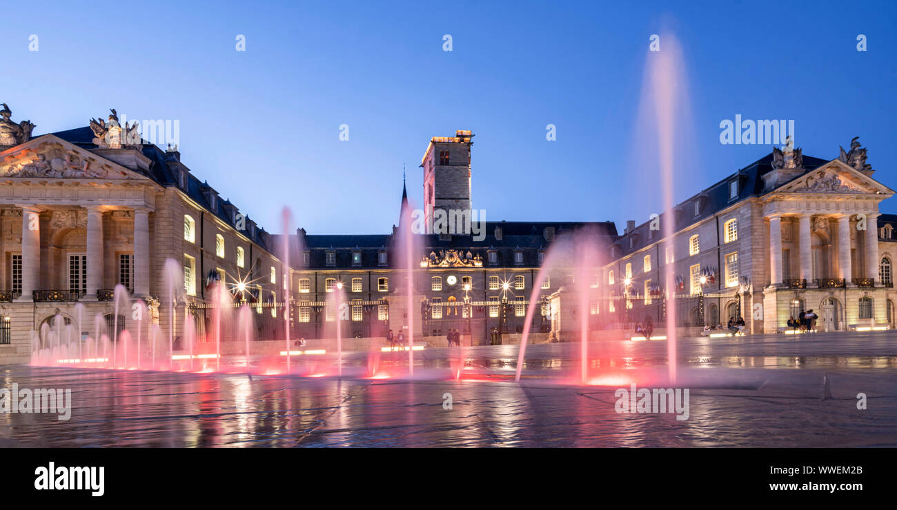 water fountains at Place de la Liberation in Dijon, Le palais des ducs de Bourgogne, ducs palace, Cote d Or, Burgundy, France Stock Photo