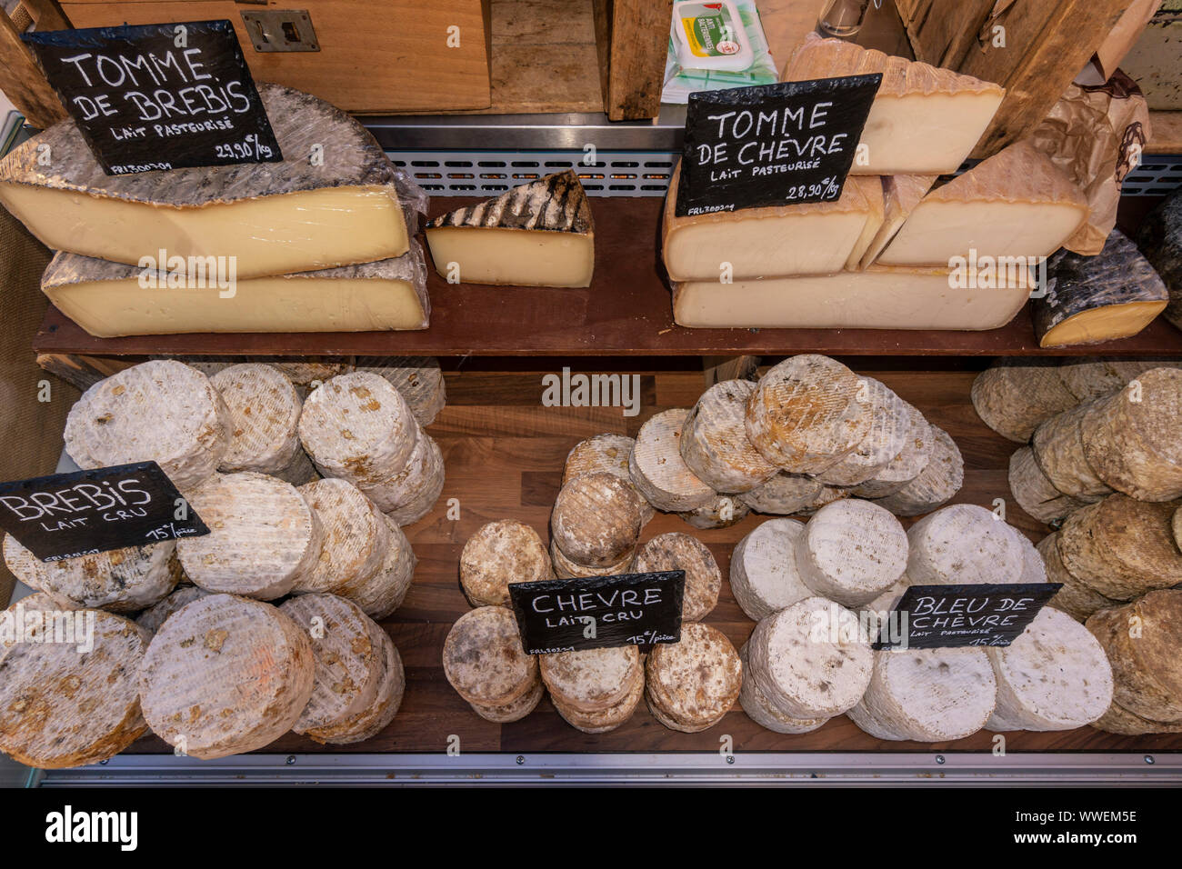 cheese at market stall in  Aix en Provence, Frankreich Stock Photo