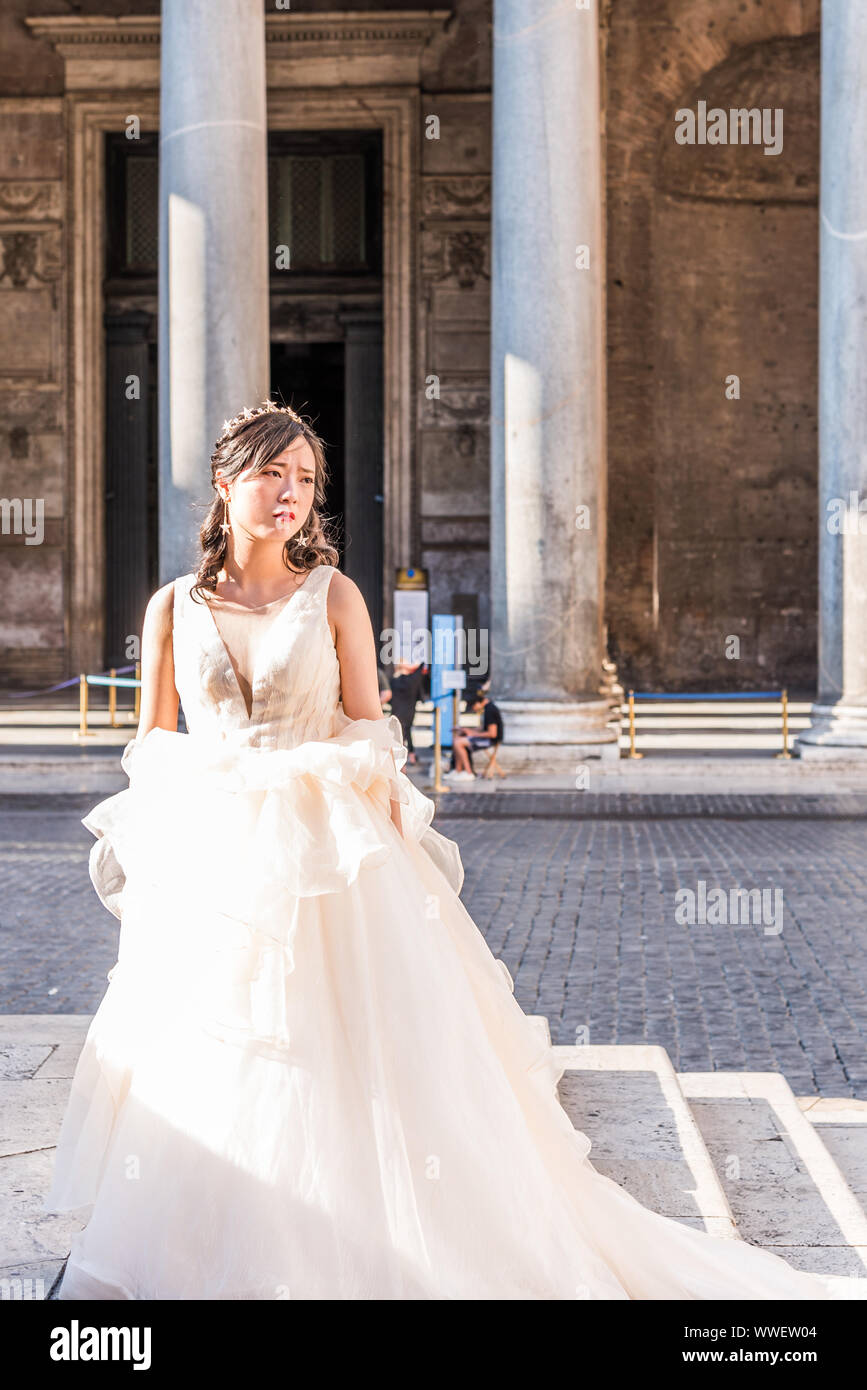 Rome Italy July 17 2019 Young Wedding By The Pantheon In Rome