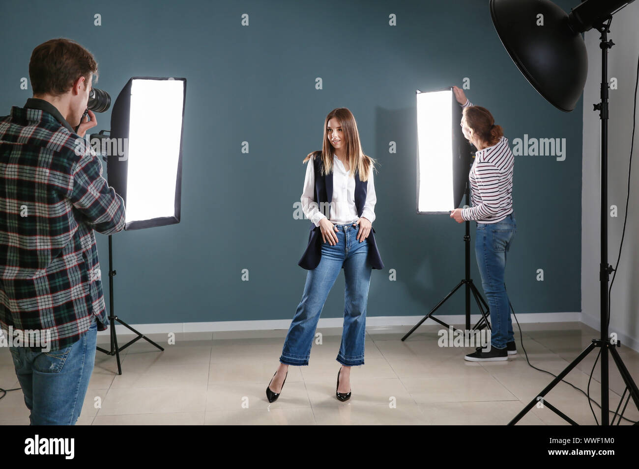 Photographer Using Model Professional photographer working with model in studio Stock Photo - Alamy