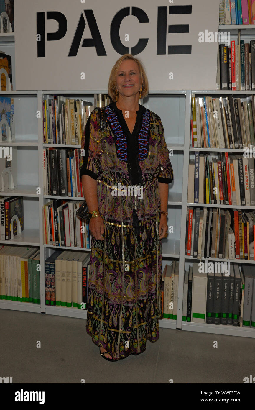 NEW YORK, NY SEPTEMBER 12 Laurie Tisch attends Pace Gallery