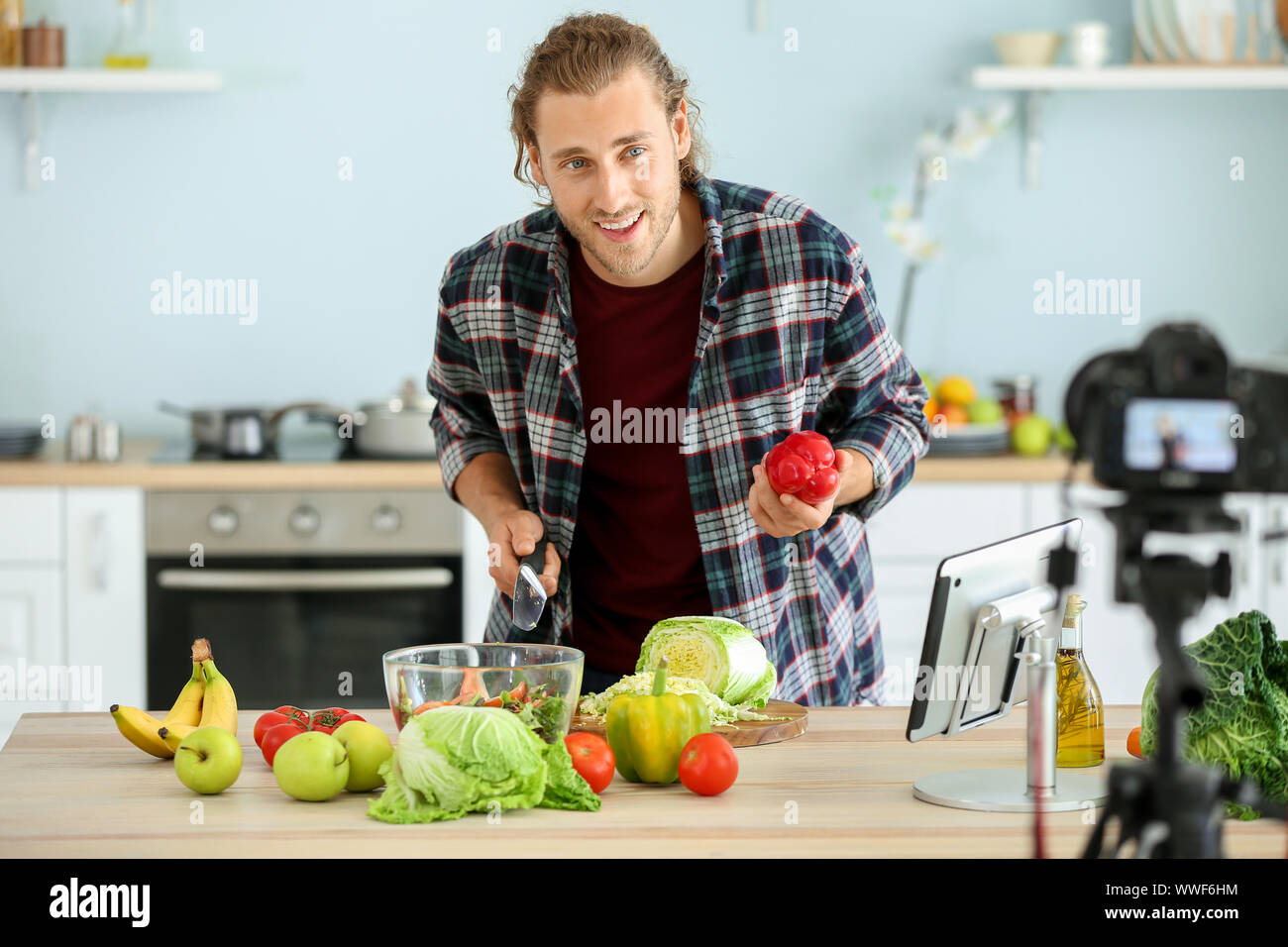 Food Blogger Photo Popular food vlog hi-res stock photography and images - Alamy