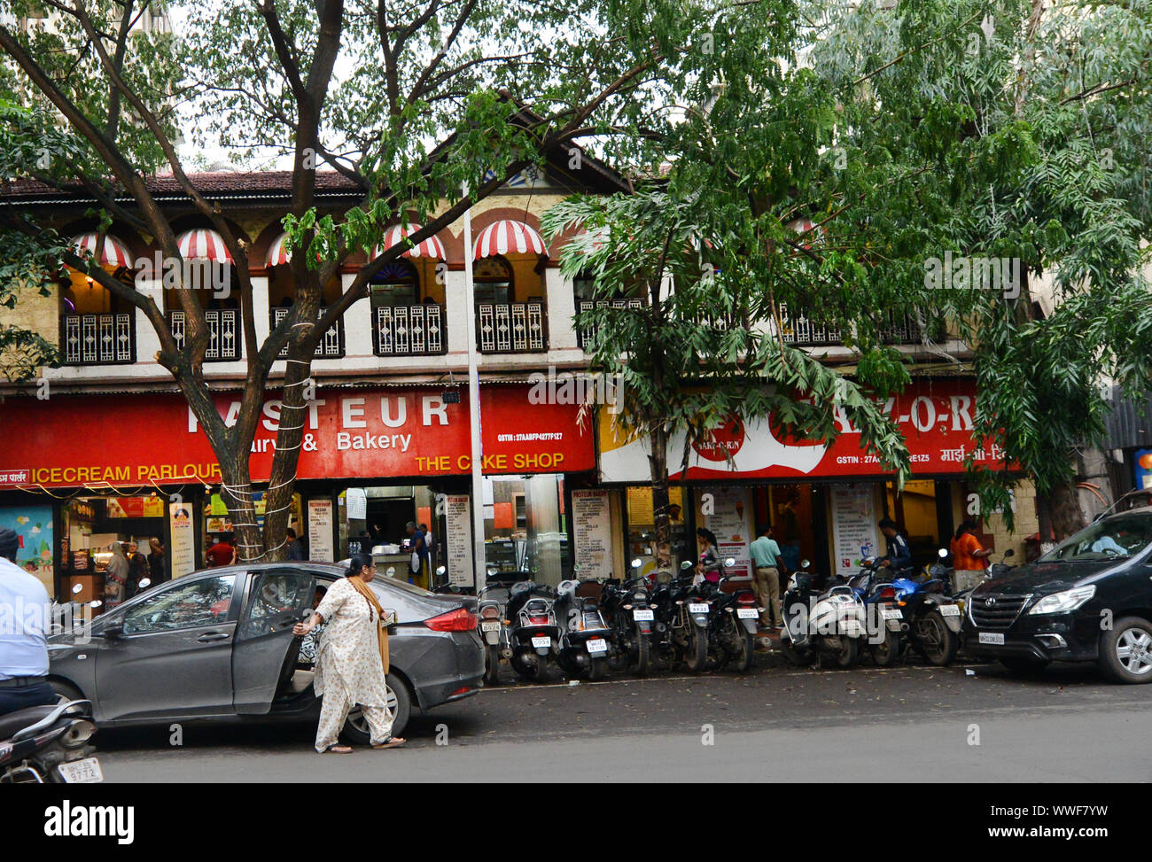 Beautiful old colonial buildings on MG road in Pune, India. Stock Photo