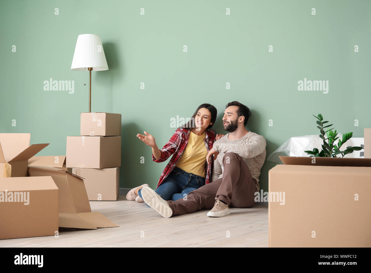 Happy young couple with cardboard boxes in their new house Stock Photo ...