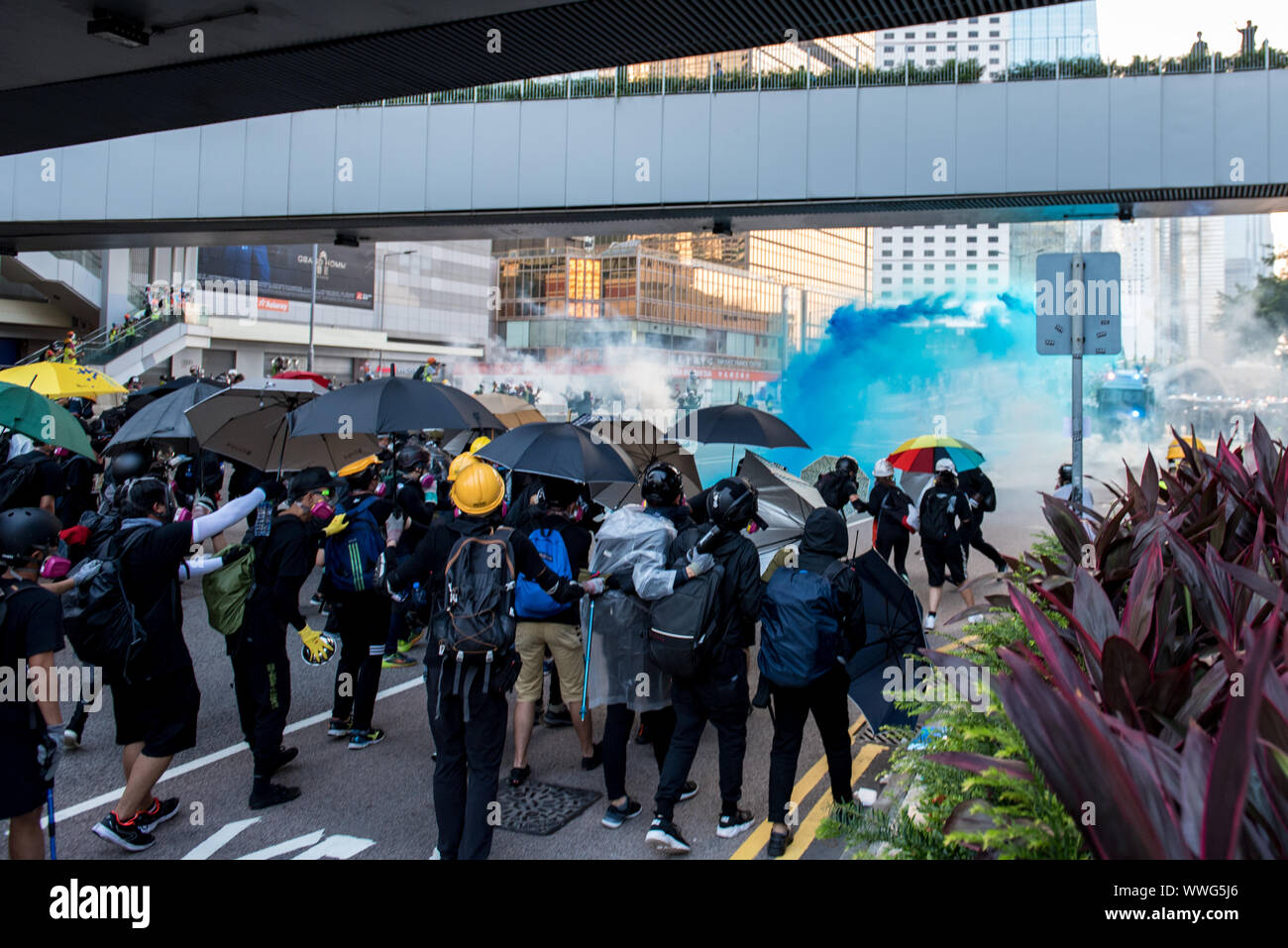 Police fires water cannons hi-res stock photography and images - Alamy
