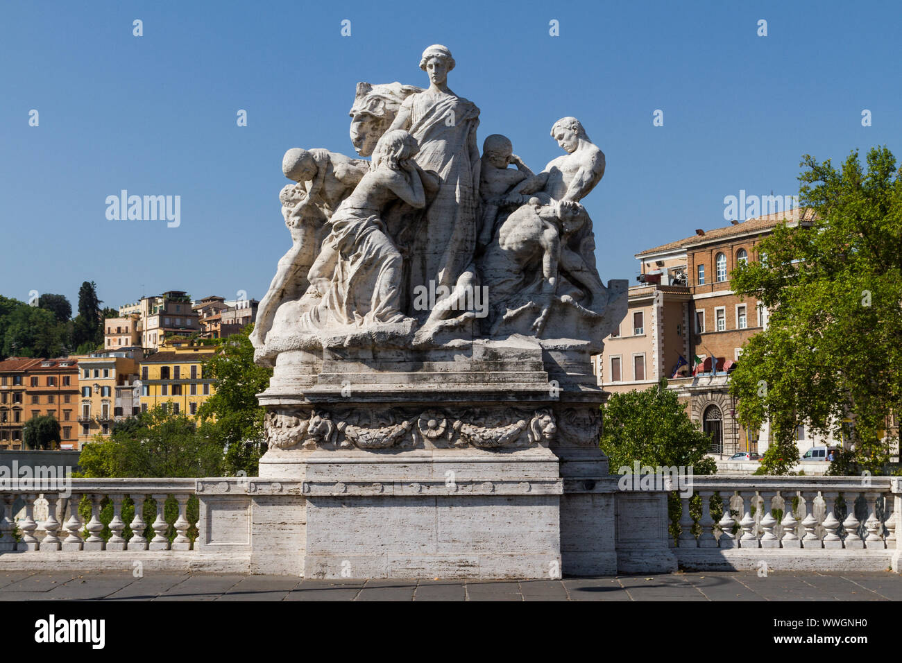 ENG: Rome. statues bridge Vittorio Emanuele II. GER: Rom. Statuen Brücke Vittorio Emanuele II Stock Photo