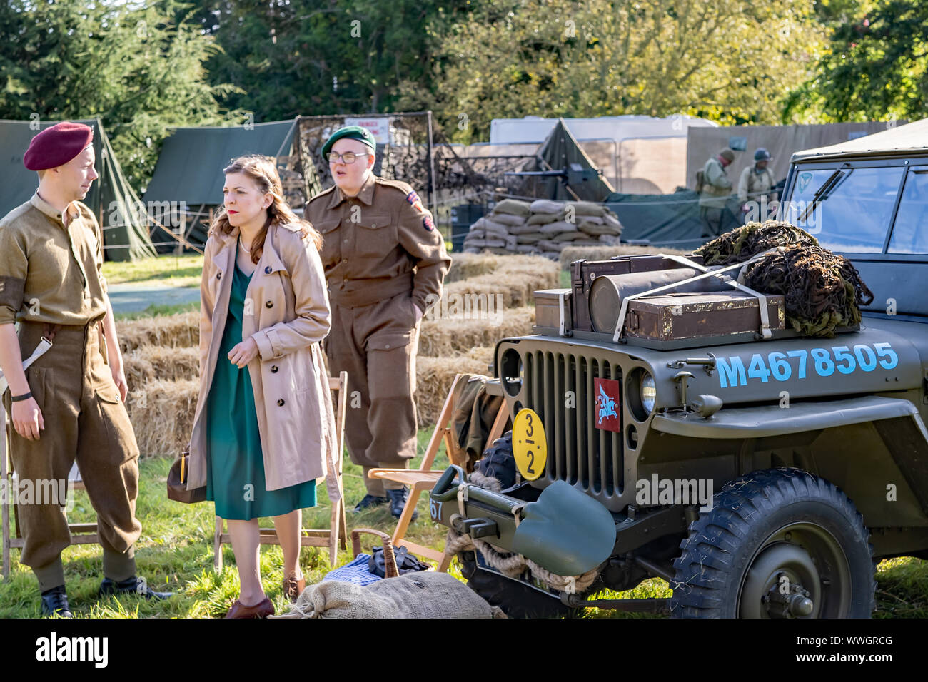 buy 1940s style clothing