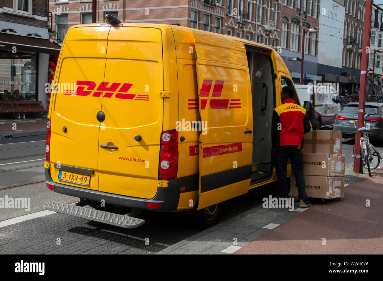 Dhl Delivery Man Stock Photos & Dhl Delivery Man Stock Images - Alamy