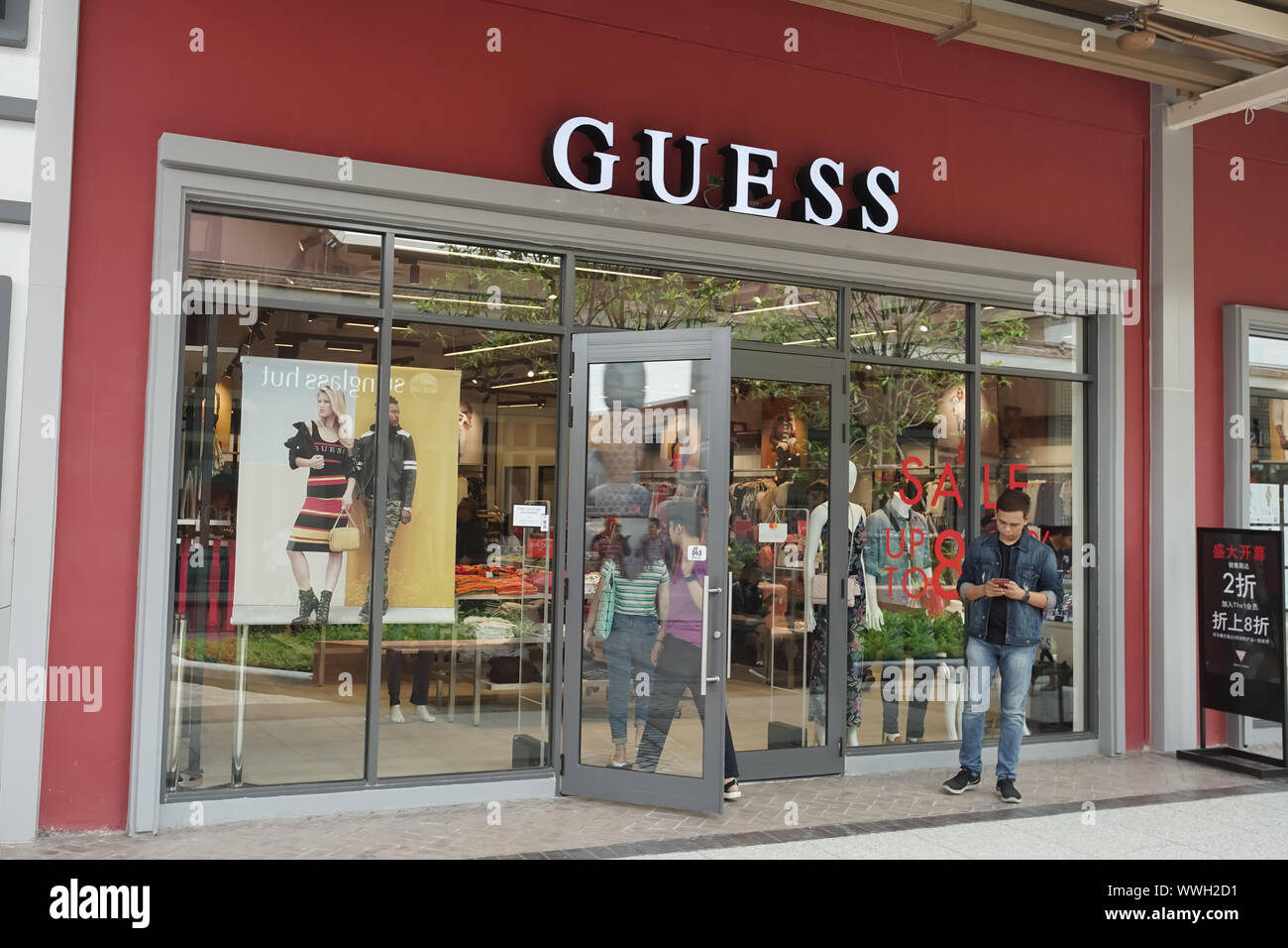 Guess Store High Resolution Stock Photography and Images - Alamy