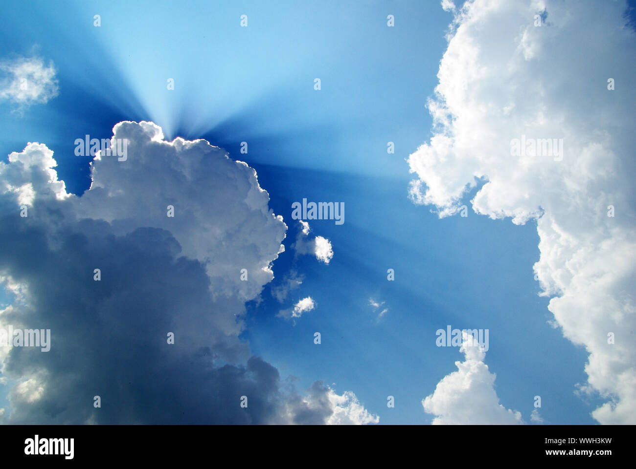 blue sky background with tiny clouds Stock Photo - Alamy