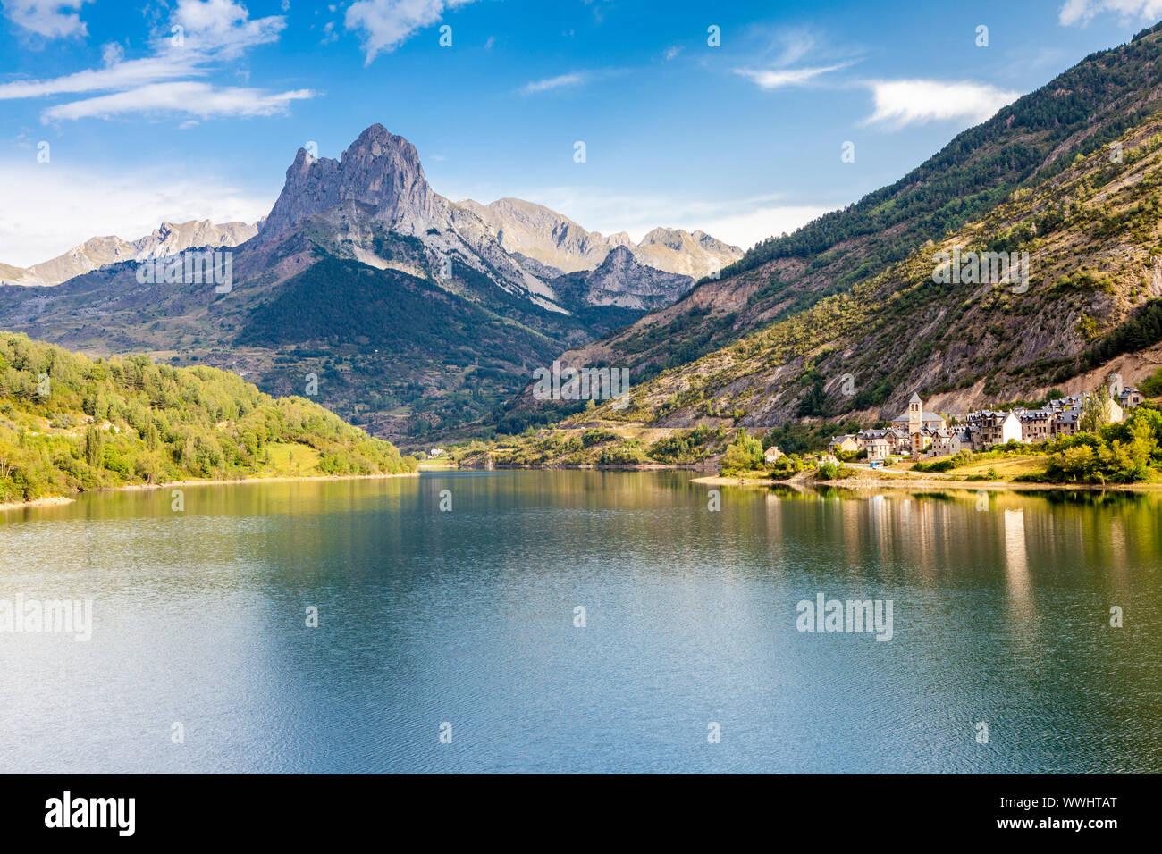 Reservoir and village of Lanuza, Tena valley, Pyrenees, Huesca, Spain Stock  Photo - Alamy