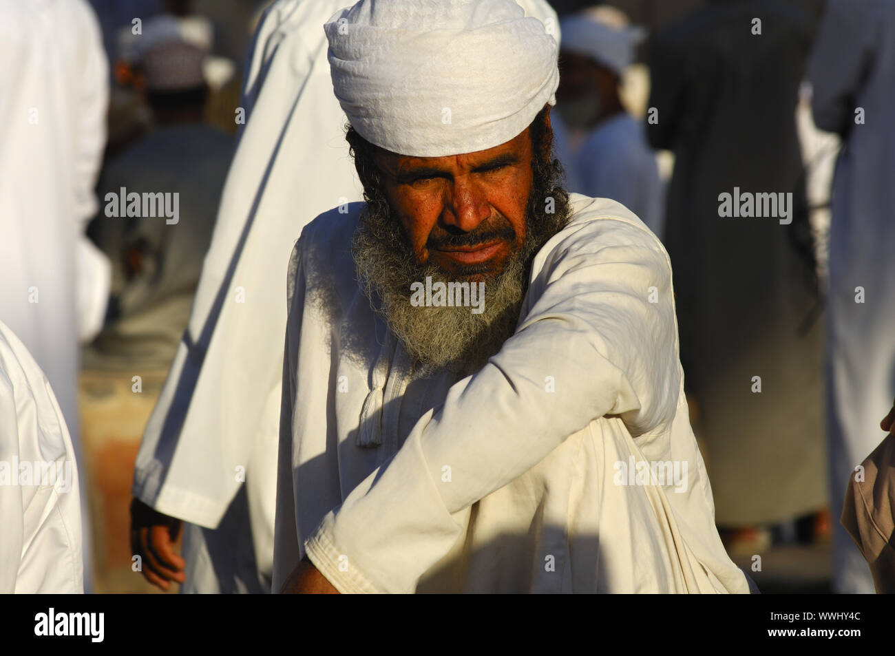 portrait-of-an-omani-man-with-mussar-turban-stock-photo-alamy
