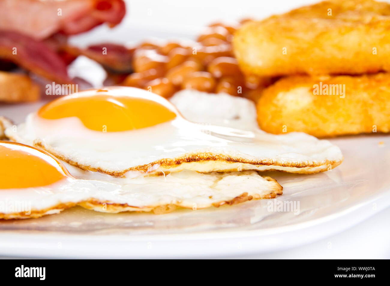 Breakfast with eggs bacon beans and hash browns Stock Photo - Alamy