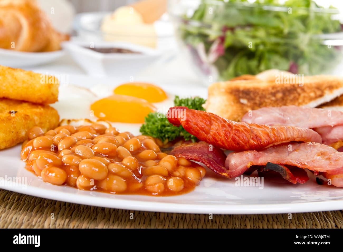 Bacon and eggs baked beans hash browns hires stock photography and