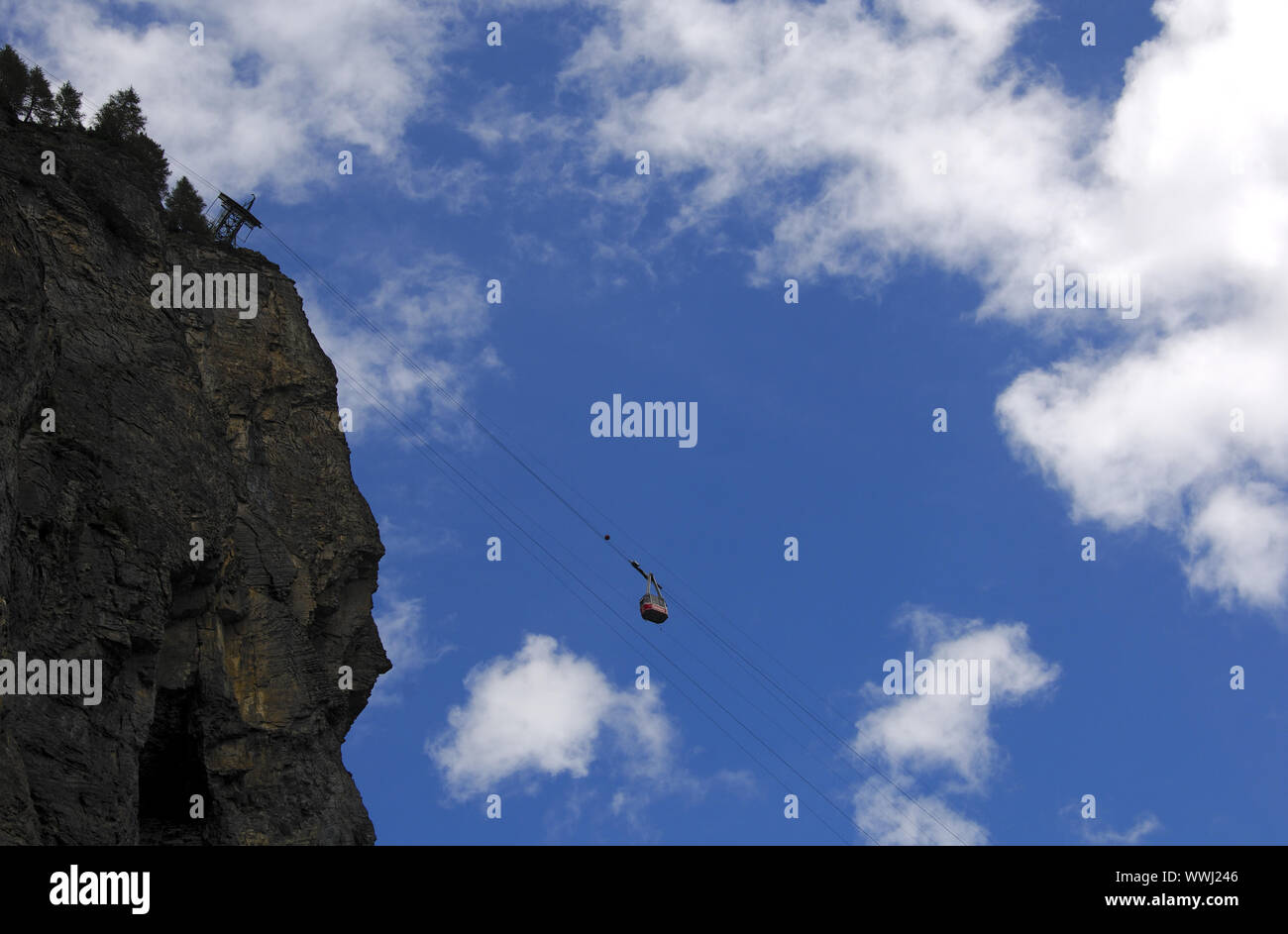 Cable car floats above the abyss Stock Photo - Alamy
