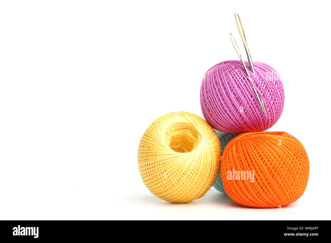 needle and thread macro close up Stock Photo - Alamy