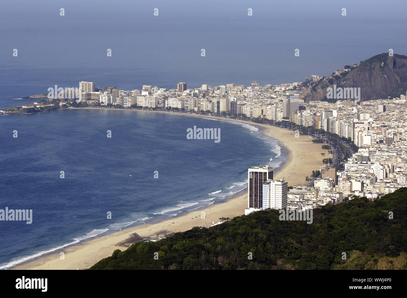 Copacabana Strand in Rio de Janeiro, Brasilien Stock Photo - Alamy