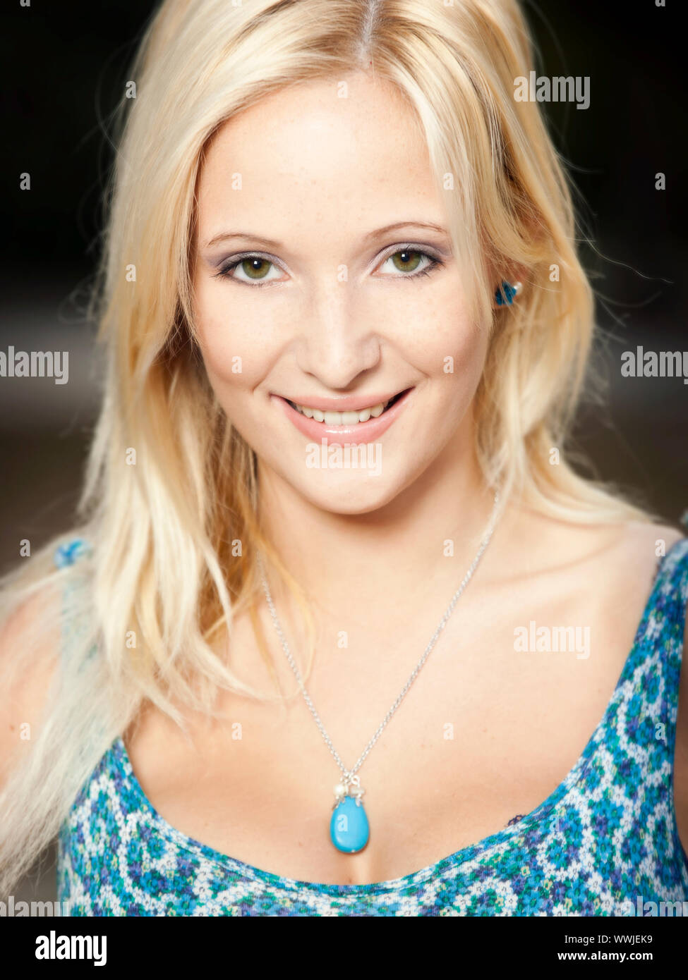 Outdoor portrait of a beautiful young girl smiling Stock Photo - Alamy