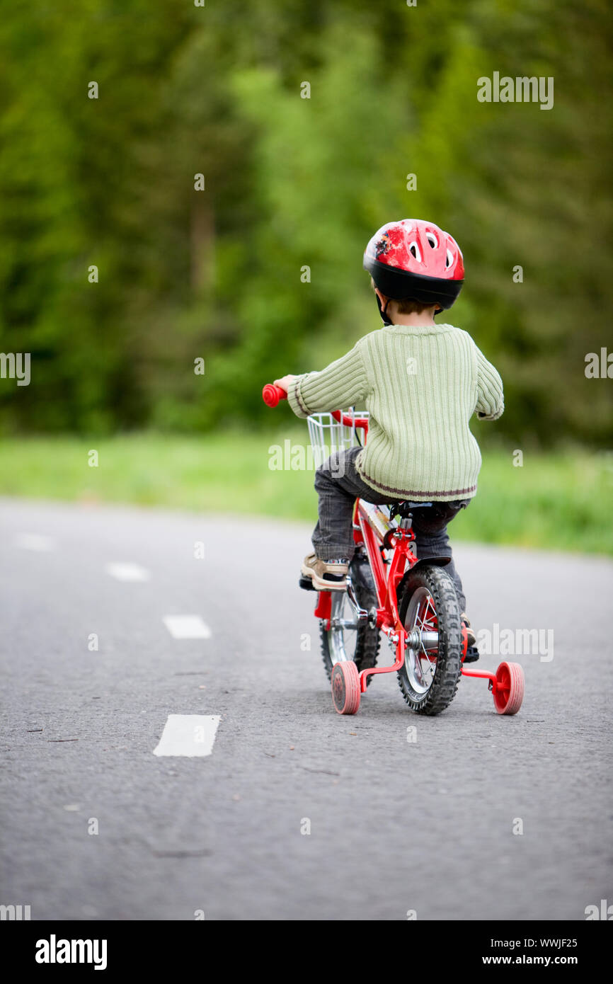 helmet for 3 year old boy