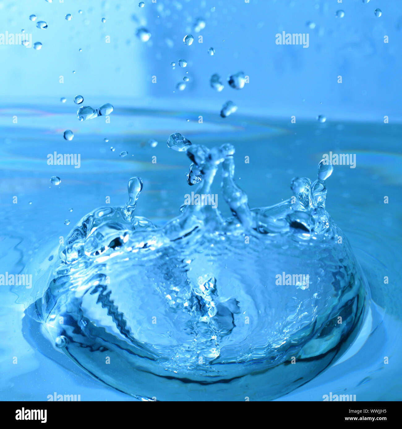 blue water splash macro close up Stock Photo - Alamy