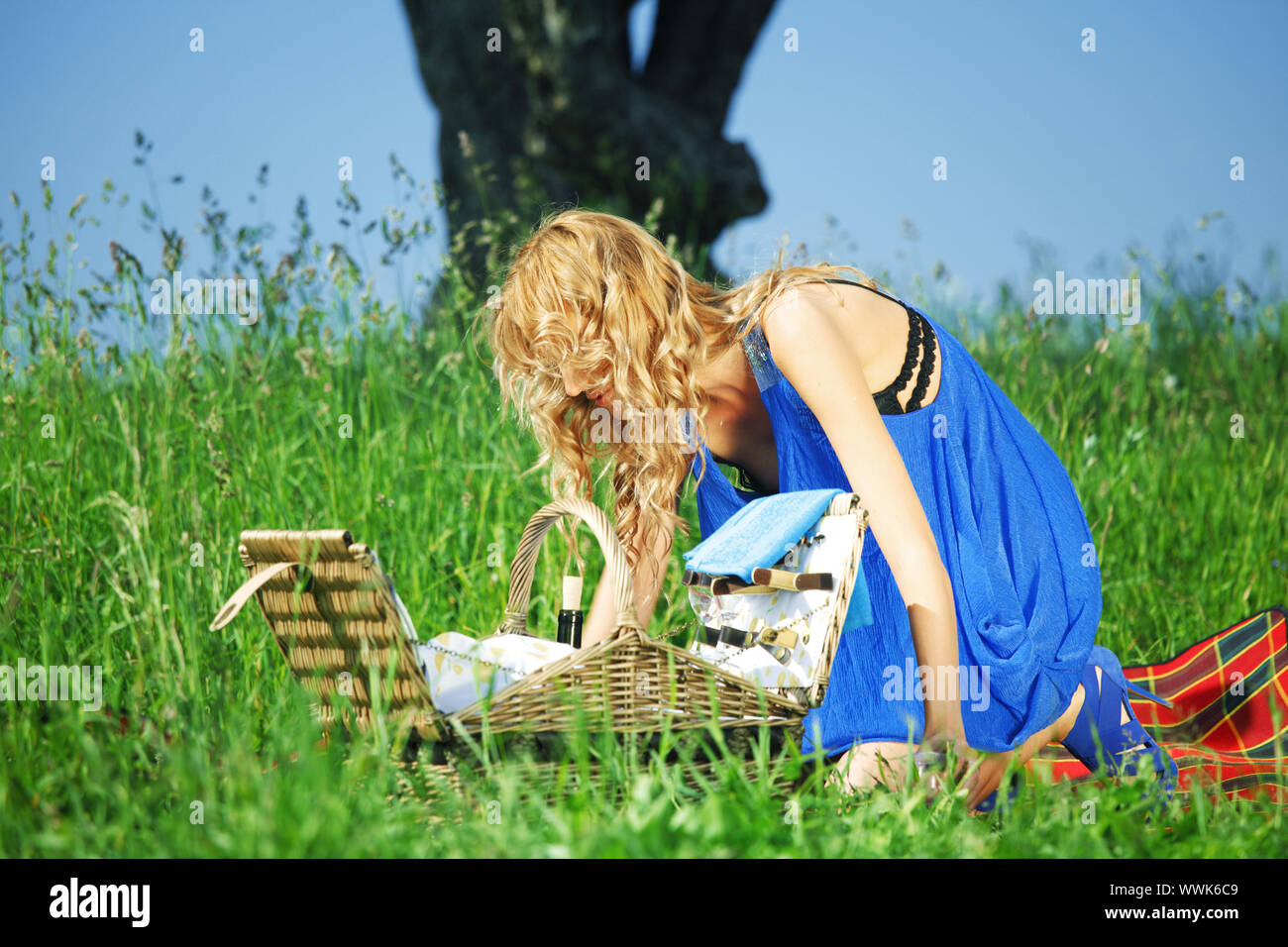 man and woman on picnic in green grass Stock Photo - Alamy