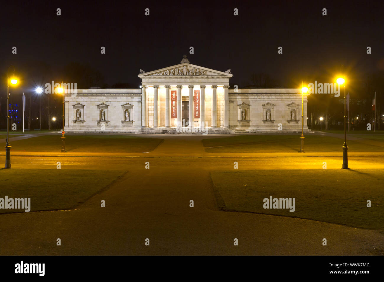 Historical Glyptothek on Königsplatz in Munich Stock Photo - Alamy