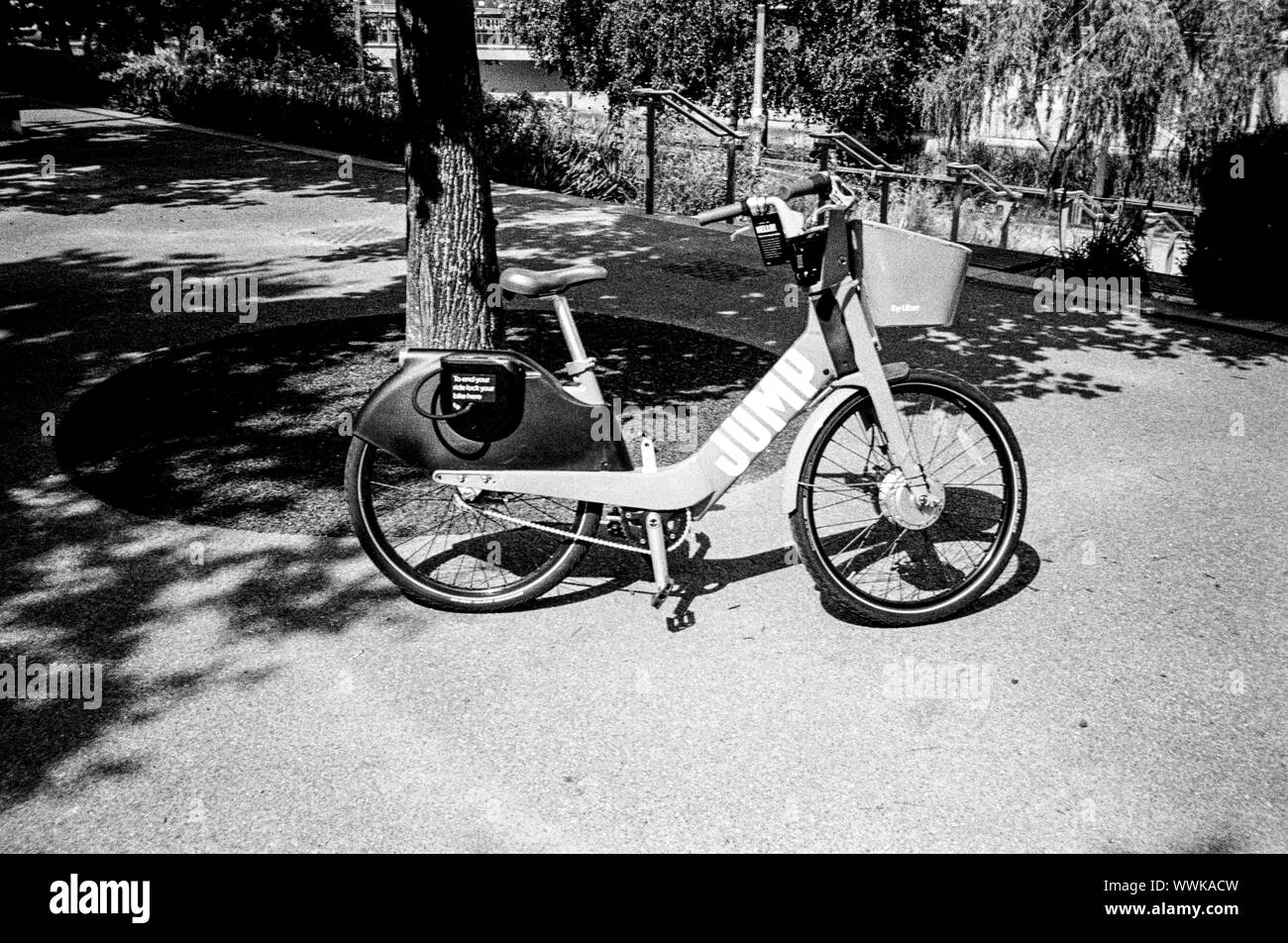 Jump hire bicycle at Quuen elizabeth Olympic Park, Stratford, London, England, United Kingdom. Stock Photo