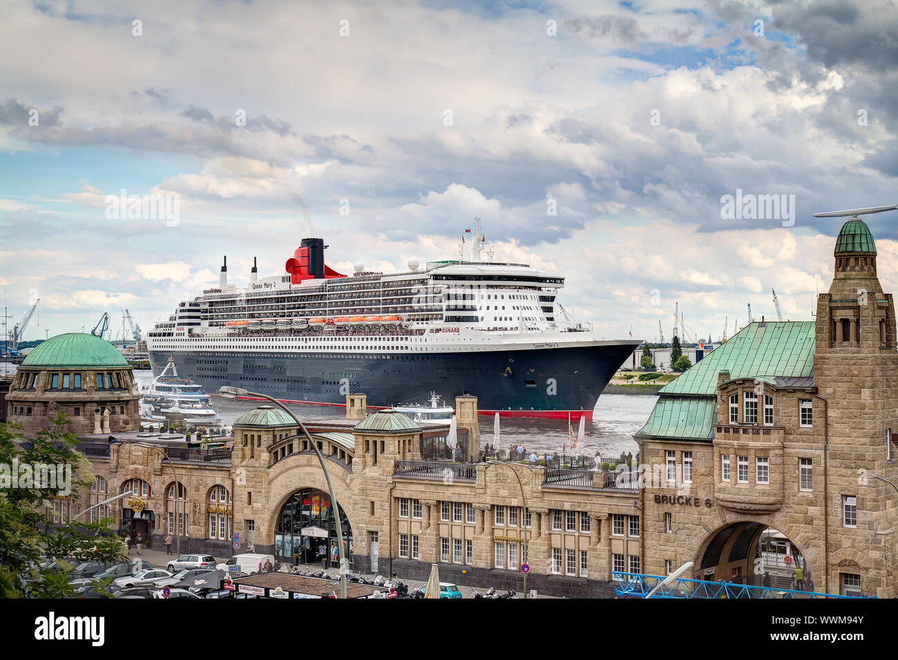 Queen Mary 2 in Hamburg, Germany Stock Photo