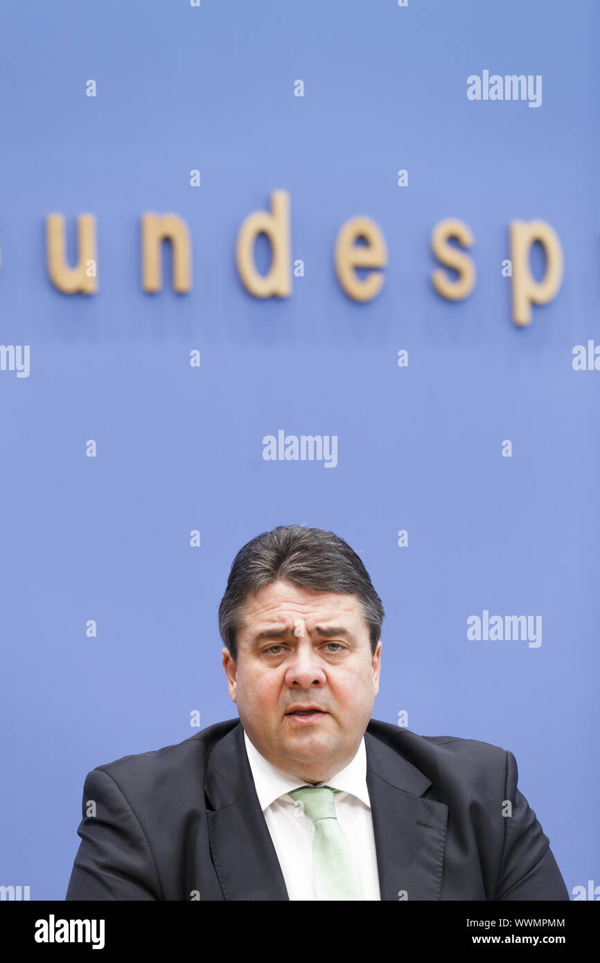 federal press conference with Sigmar Gabriel (SPD), German Minister of Economy and Energy. Stock Photo