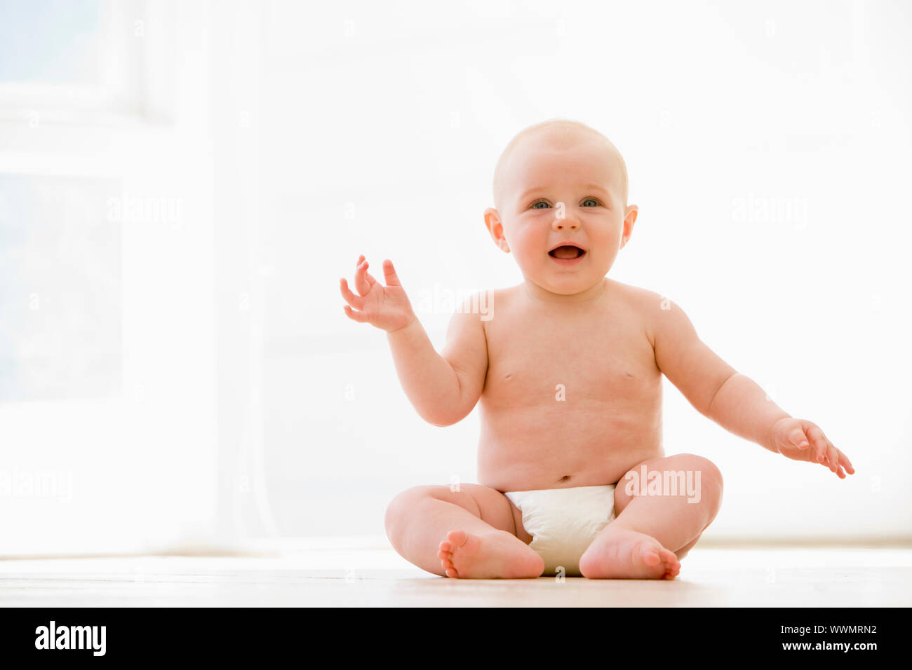 Дети на белом фоне. Ребенок на детском сутльичке. Малыш сидит. Малыш на белом фоне. Ребенок в сидячем положении.