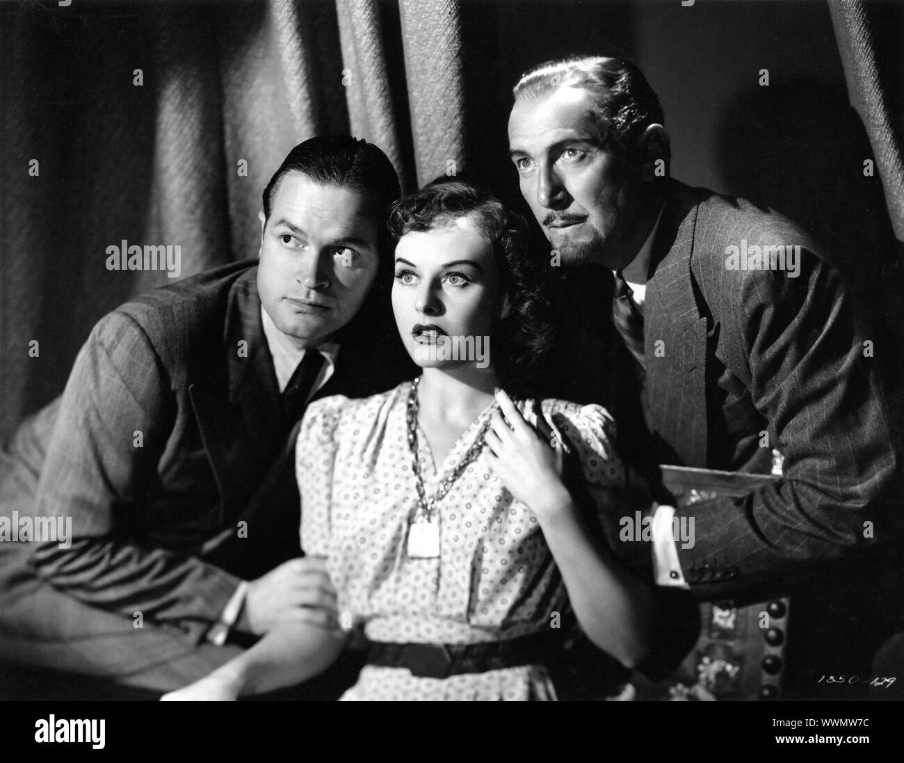 BOB HOPE PAULETTE GODDARD and PAUL LUKAS in THE GHOST BREAKERS 1940 director George Marshall Paramount Pictures Stock Photo