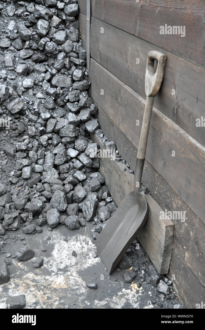 coal shovel Stock Photo Alamy