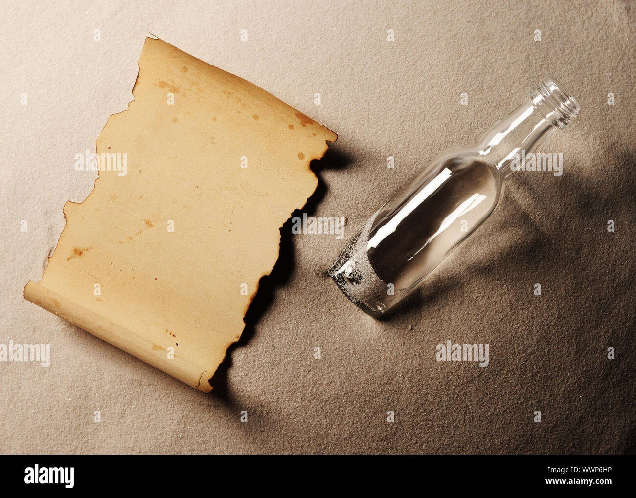 Бутылка в бумаге. В пустую бутылку положили. Опыт по физике по атмосферному давлению. Бумага бутылки для разделения. В пустую бутылку положили.