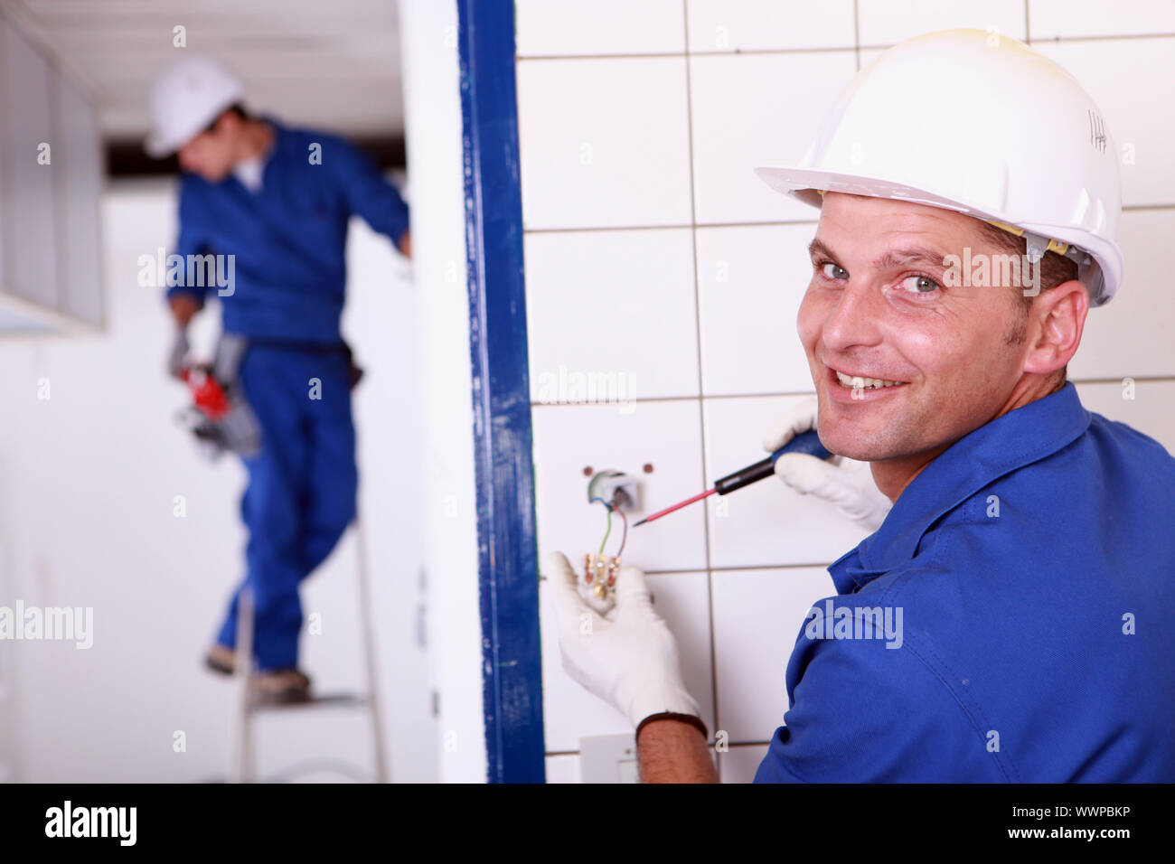 craftsman installing an electricity socket Stock Photo
