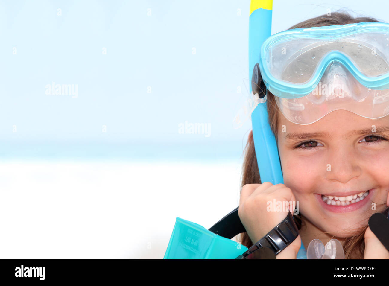 Young girl wearing snorkel dive hi-res stock photography and images - Alamy