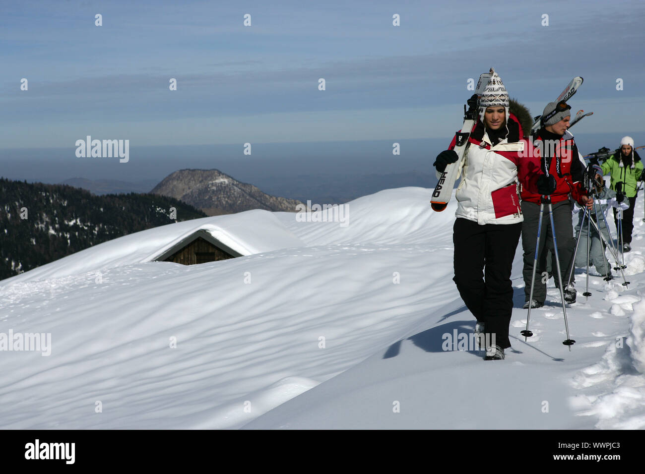 Girl walking through snow hi-res stock photography and images - Alamy