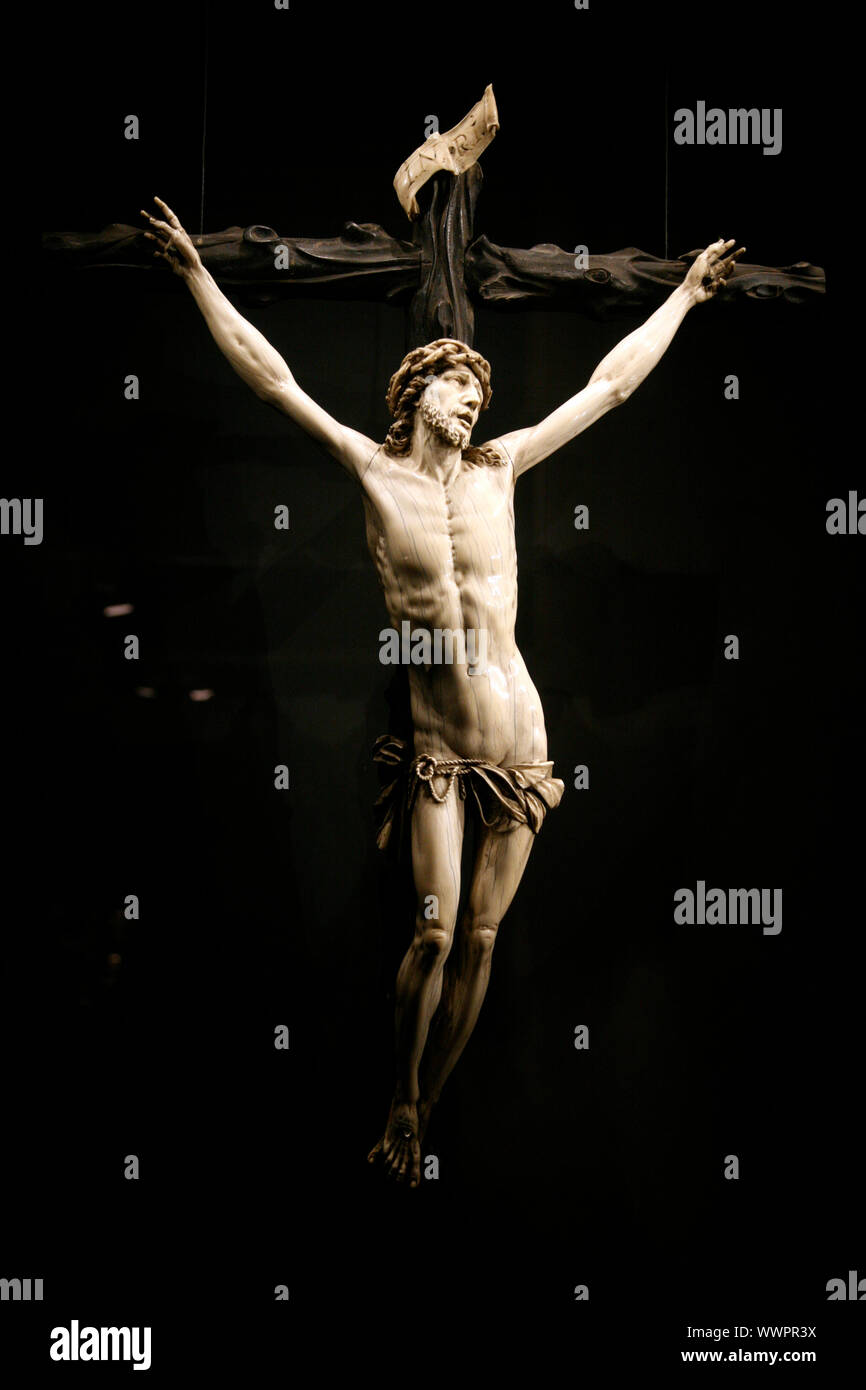 sculpture of jesus christ at the cross Stock Photo - Alamy