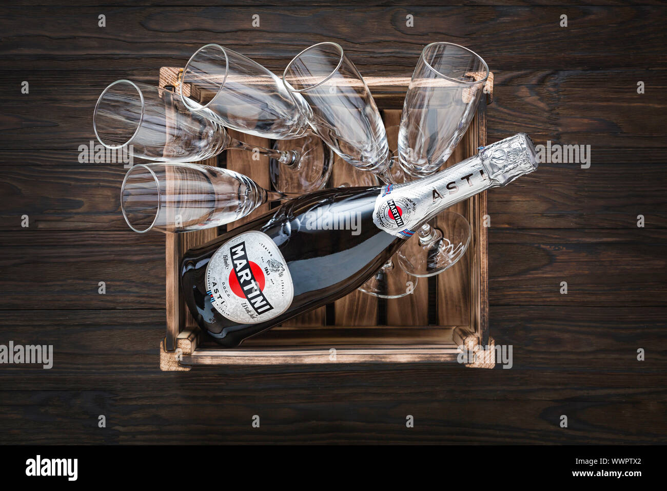 sparkling wine, martini cocktail, two glasses, fruit garnish, drink