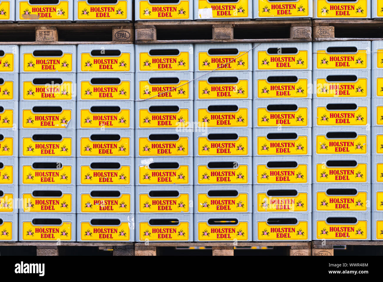Pallets of beer hi-res stock photography and images - Alamy