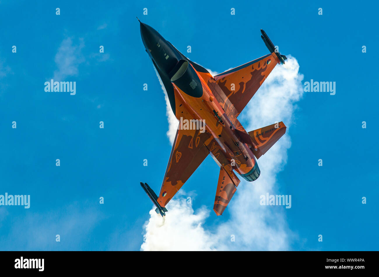 A Lockheed Martin F-16 of the Koninklijke Luchtmacht (KLu)/Royal Netherlands Air Force (RNLAF) performs an aerobatic routine at RAF Waddington. Stock Photo