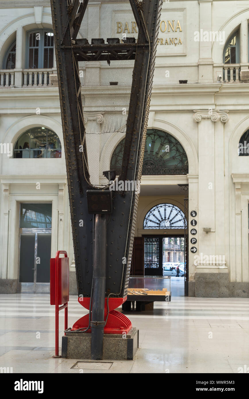 Big truss from cast iron at the platform in Barcelona Estació de França ...