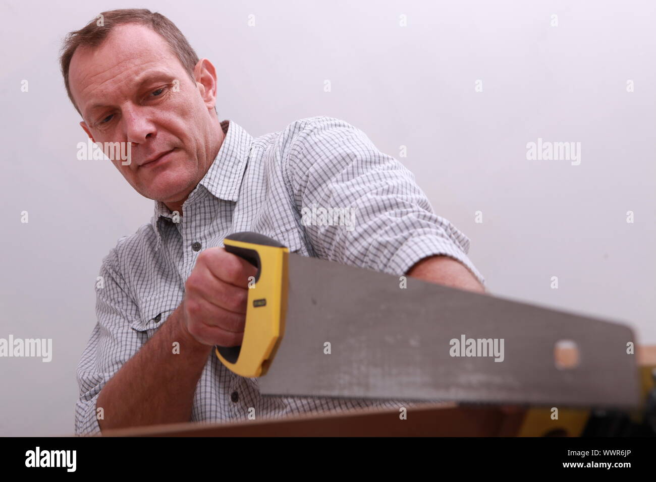 Доски пилить пилой зерно сеять