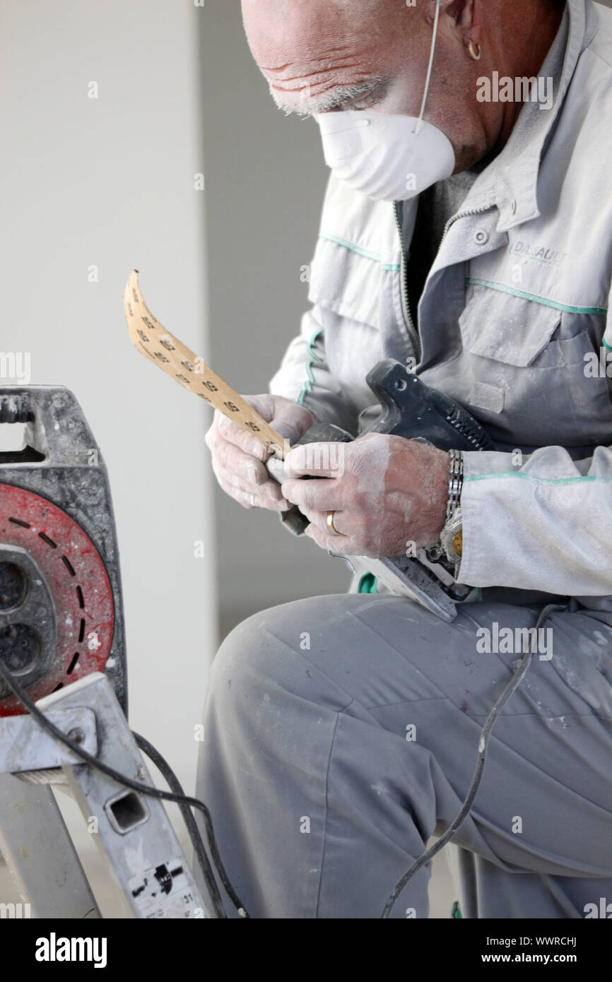 Worker changing sanding paper hi-res stock photography and images - Alamy